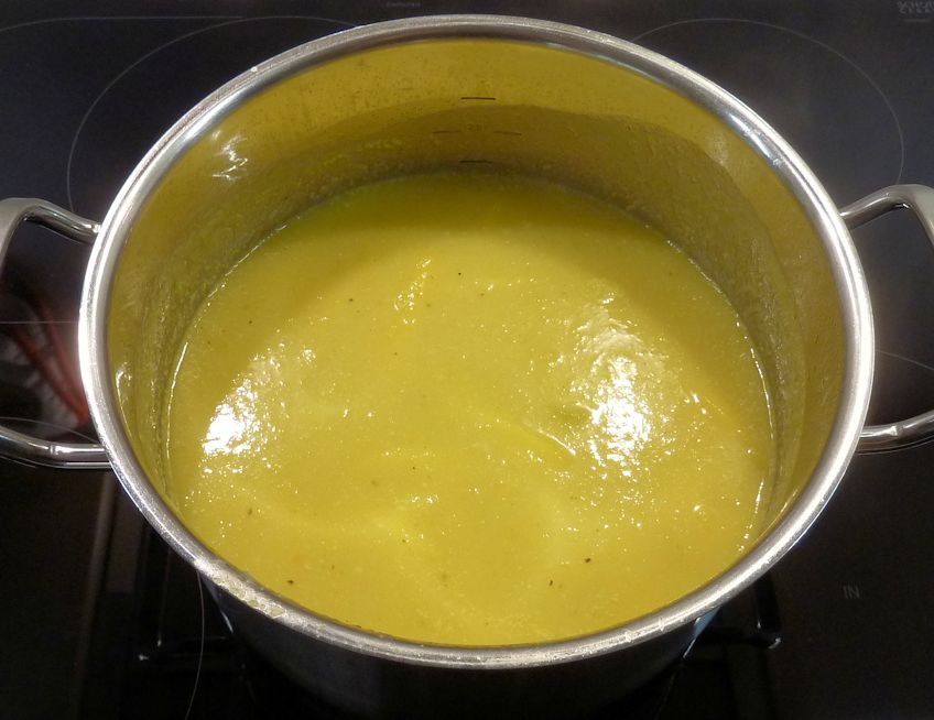 Mango-Zucchini-Suppe
